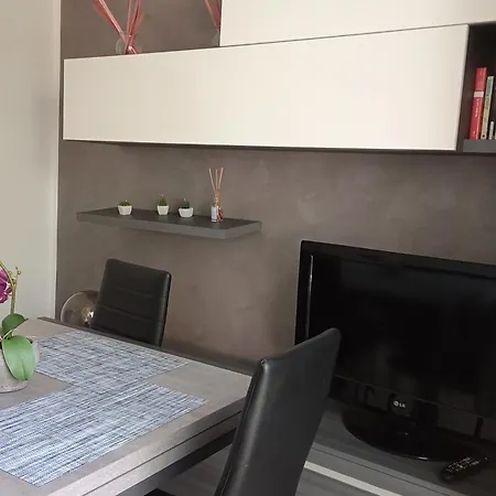 Διαμέρισμα Apartment, *